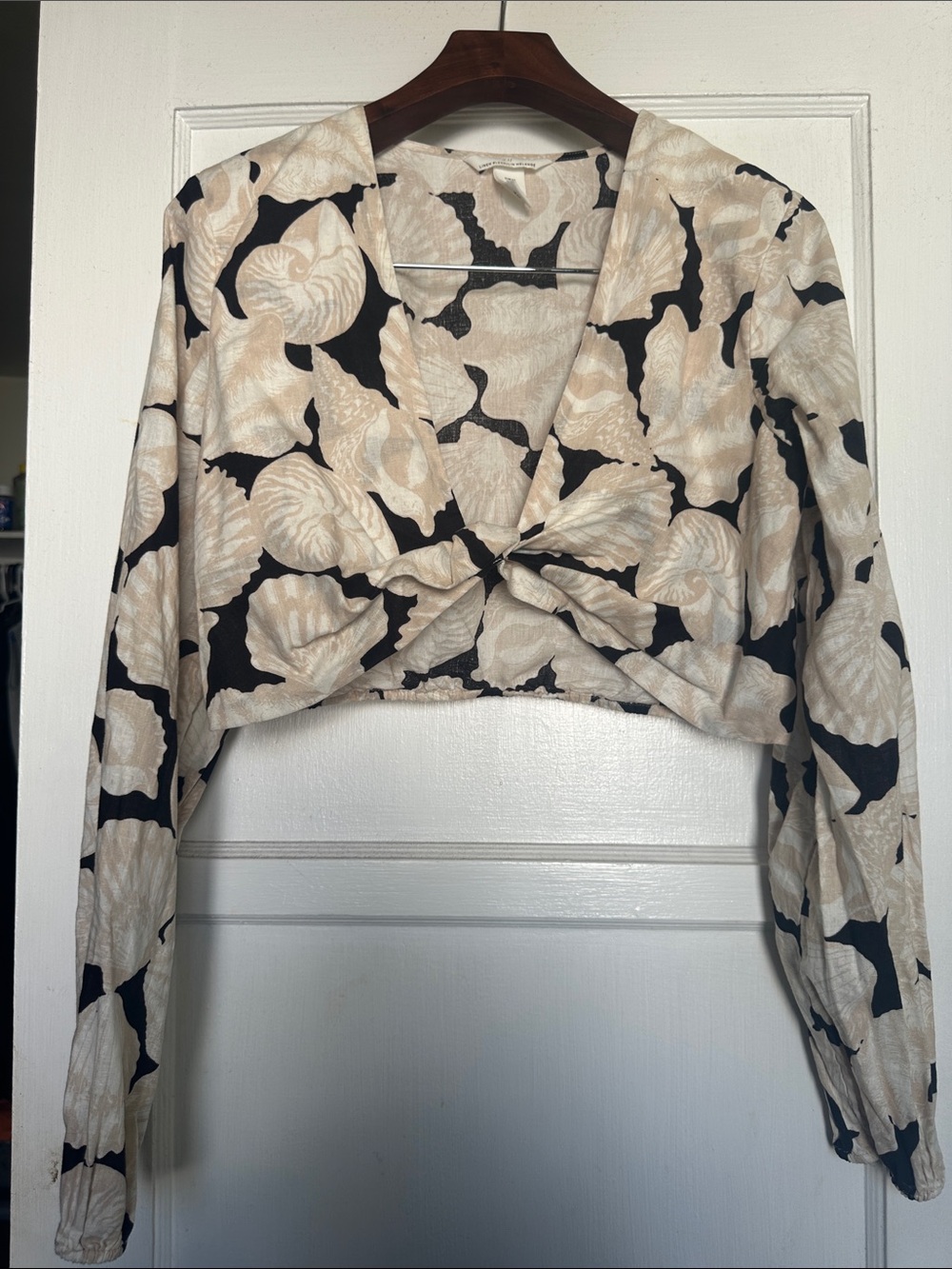 H&M Beige & Black Twist-Front Cropped Top